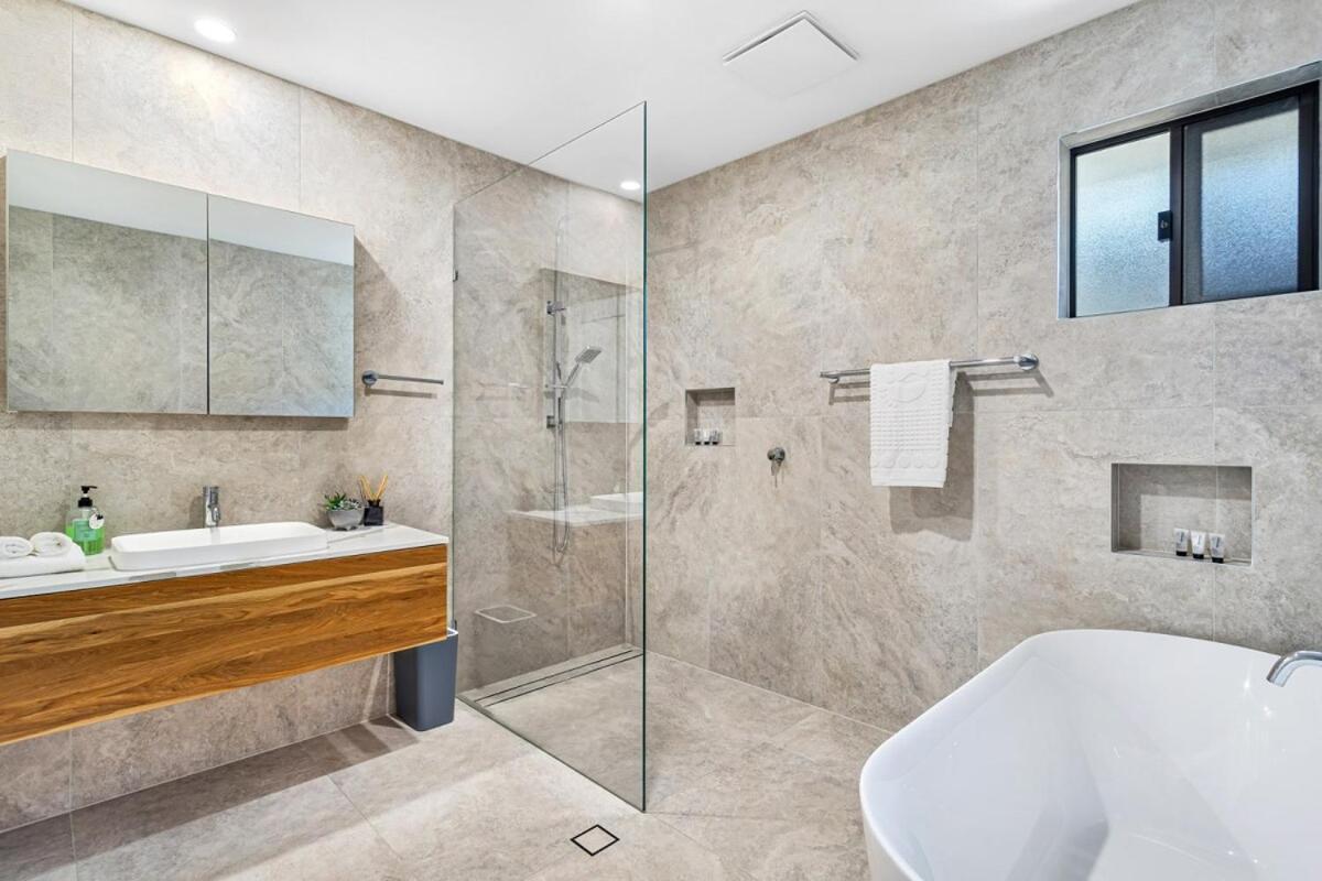 'southport Serenity Villa' By Paradise Holiday home Gold Coast